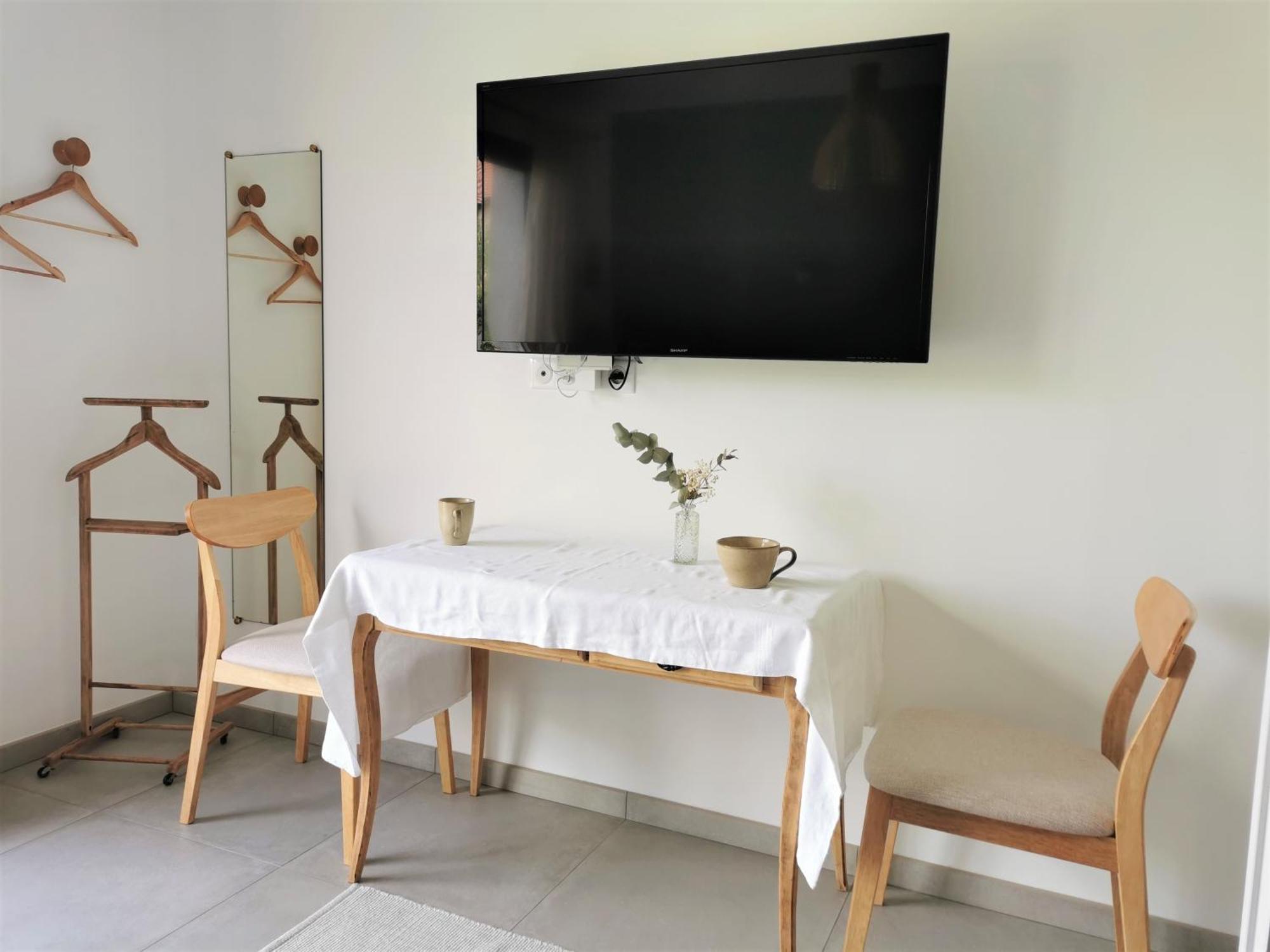 Au Jardin Des Deux Roches Bed & Breakfast Prissé Екстериор снимка
