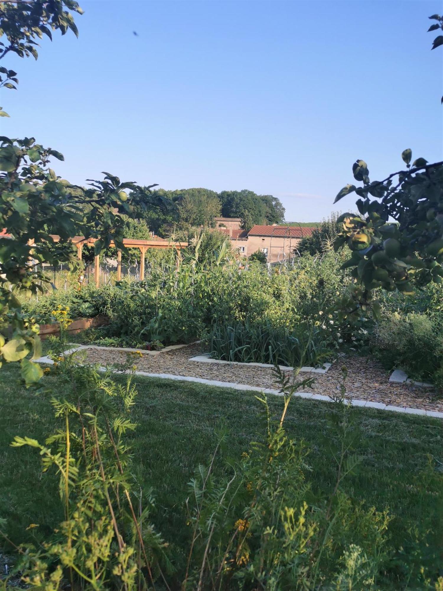 Au Jardin Des Deux Roches Bed & Breakfast Prissé Екстериор снимка