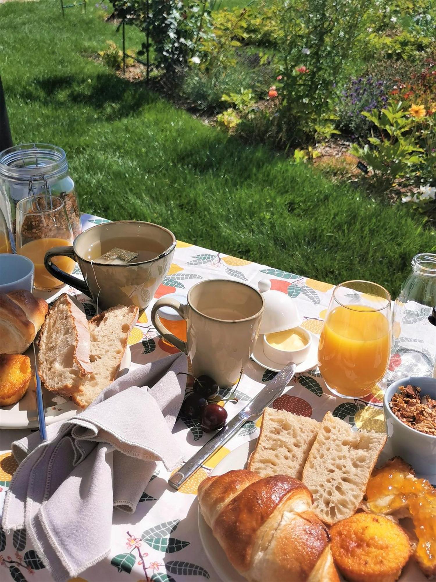 Au Jardin Des Deux Roches Bed & Breakfast Prissé Екстериор снимка
