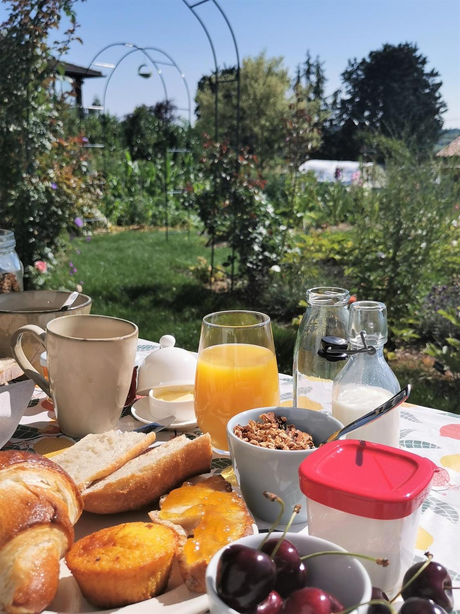 Au Jardin Des Deux Roches Bed & Breakfast Prissé Екстериор снимка