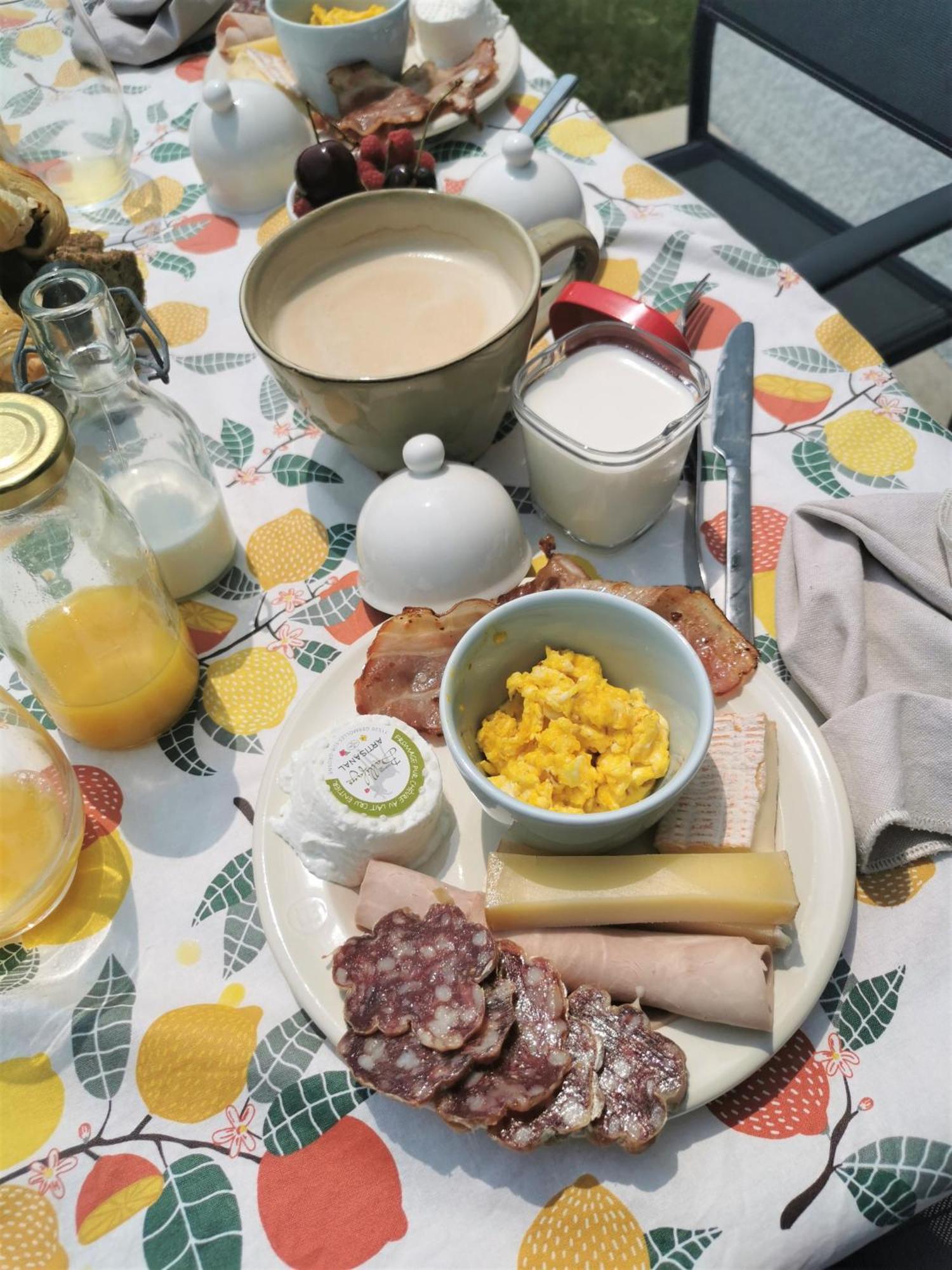 Au Jardin Des Deux Roches Bed & Breakfast Prissé Екстериор снимка